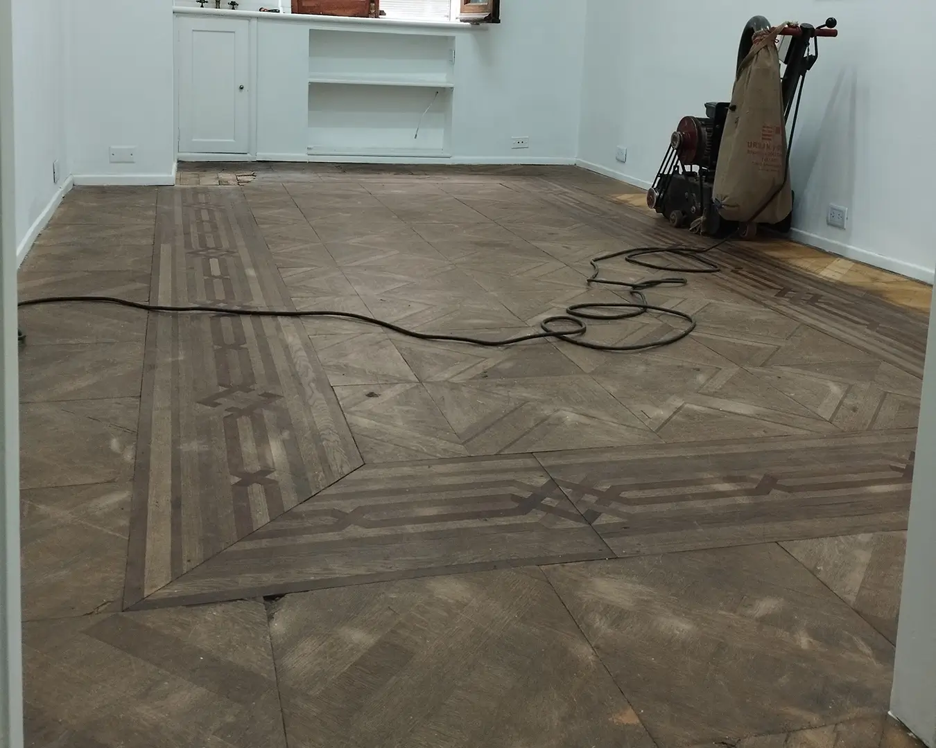 Pulido de pisos de madera antes